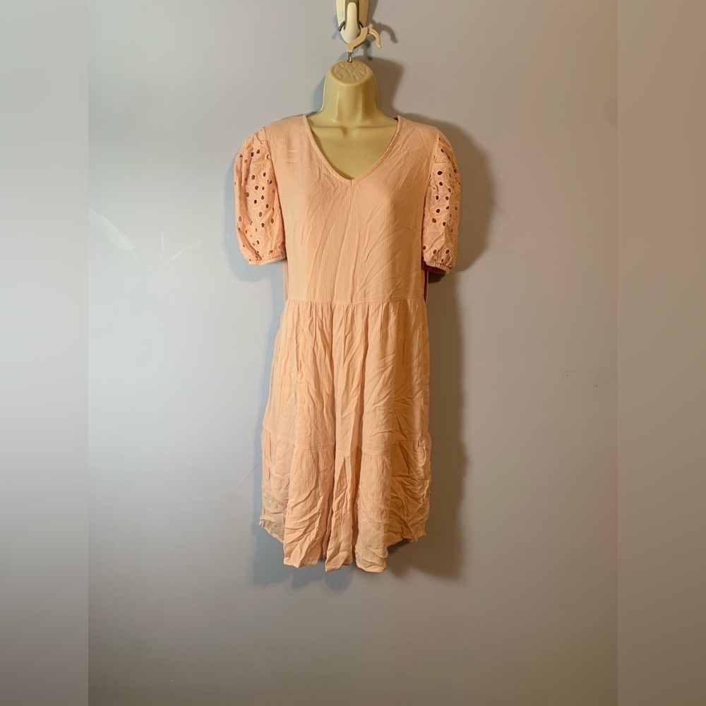 Ava James  Short puff eyelet Sleeve crinkle powder pink mini dress size small